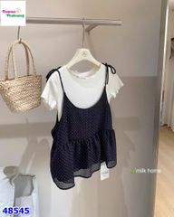 Áo trắng + yếm chấm bi xanh đen