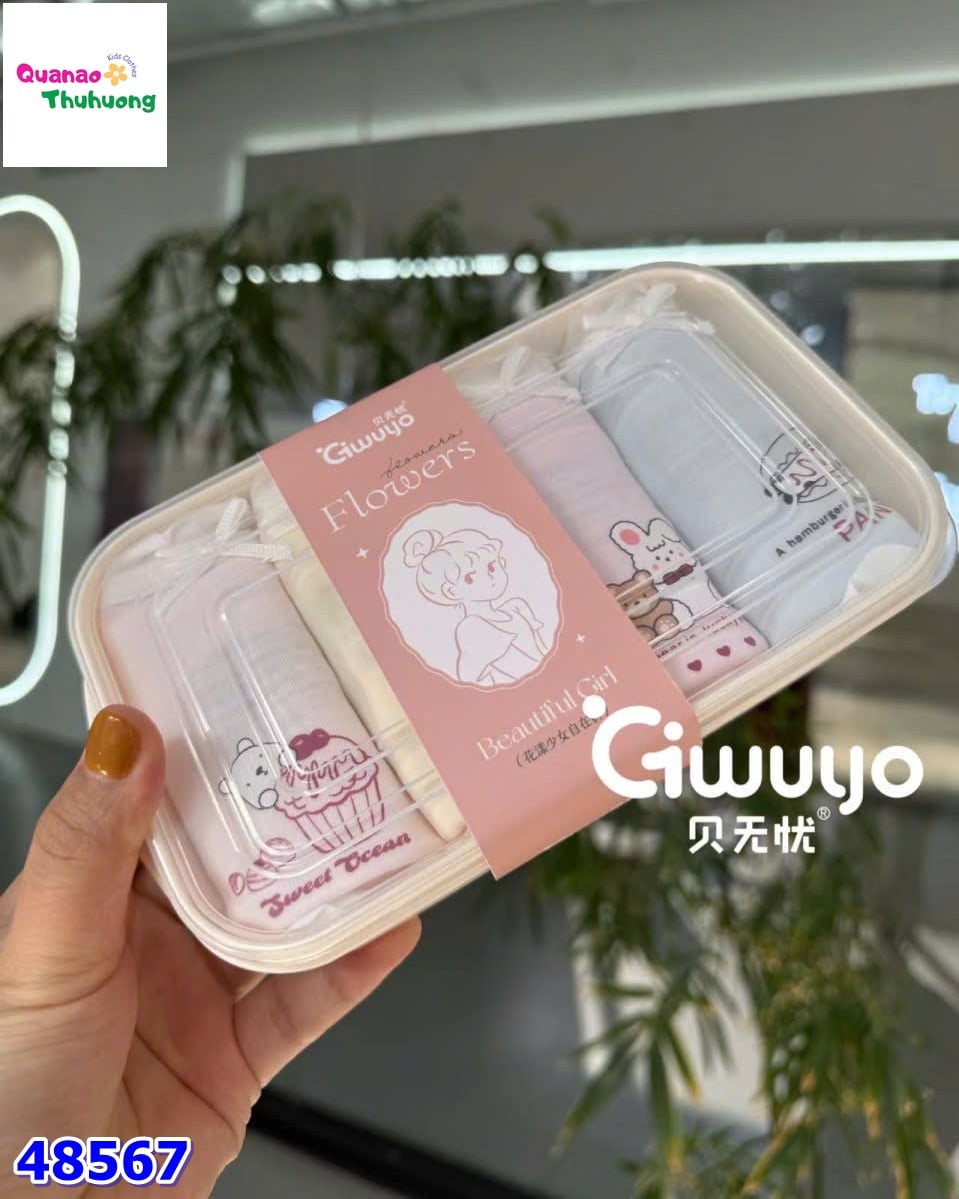 Set 4 chip tam giác màu ngẫu nhiên