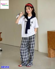 Set áo trắng HOPE, khăn choàng, quần caro xanh