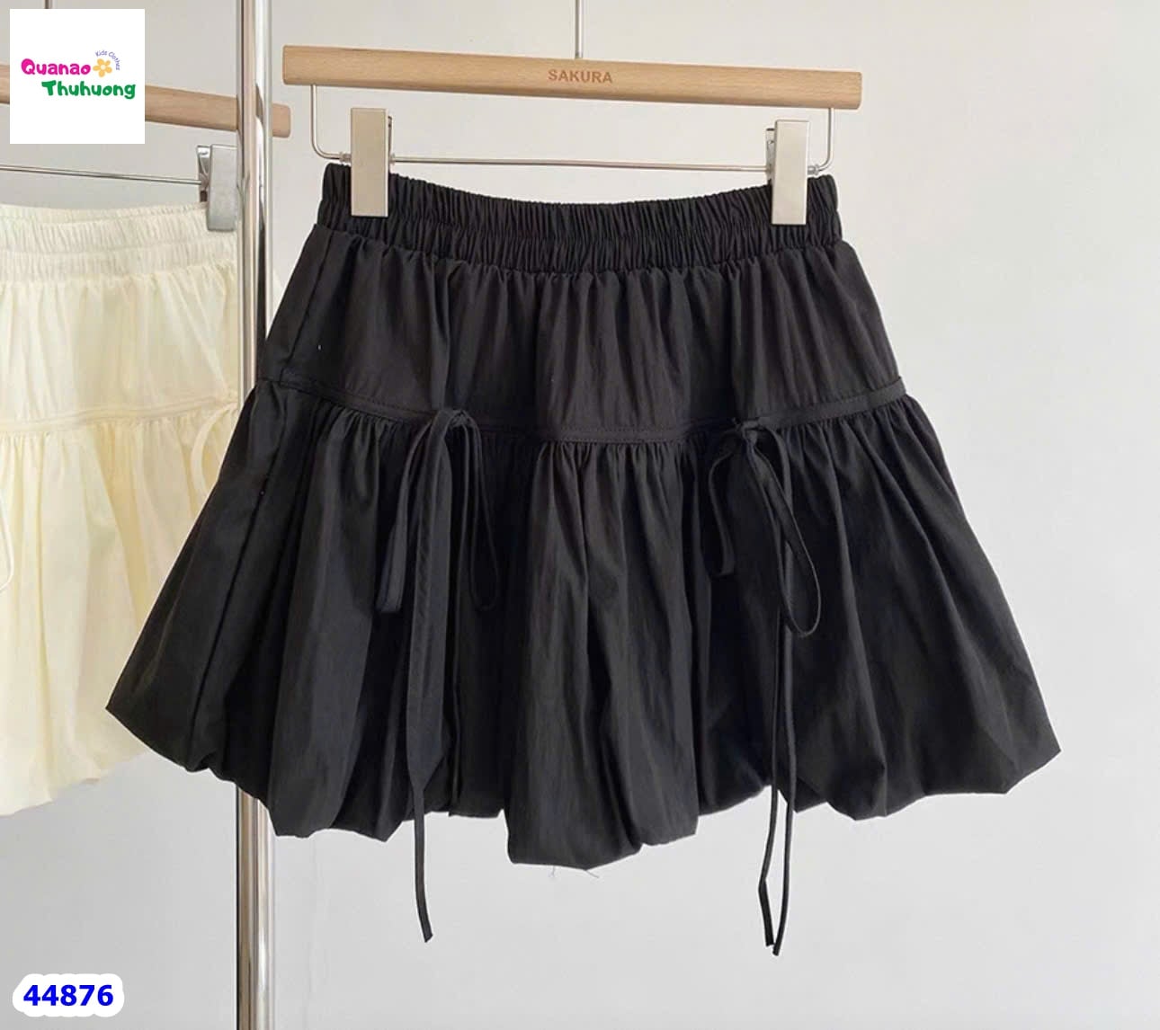 Chân váy bí đen đính nơ