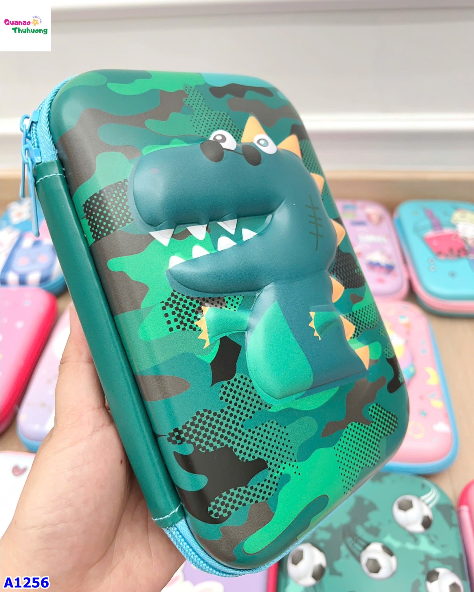 Hộp bút xanh lá khủng long