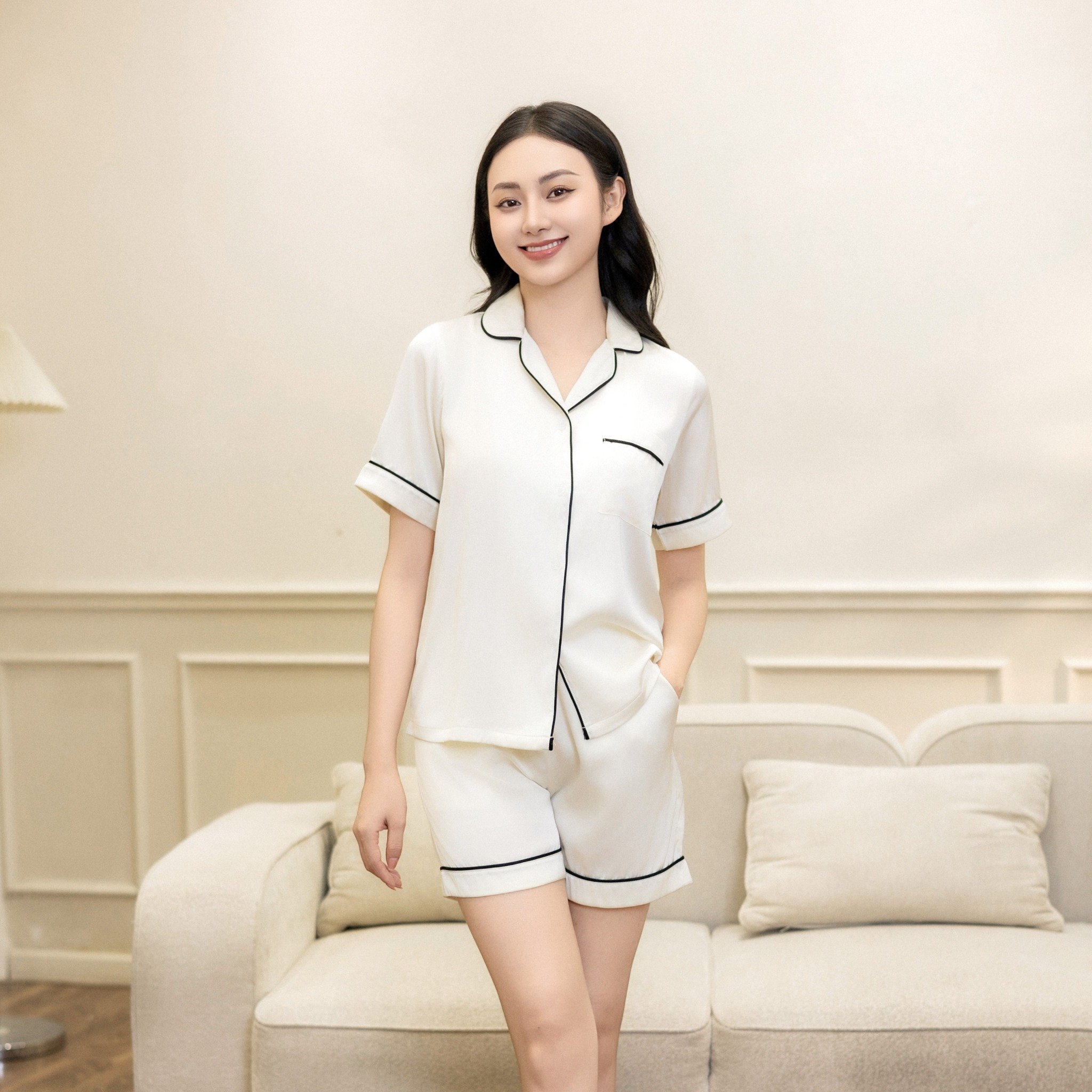 Bộ Đồ Mùa Hè Nữ Áo Tay Cộc Quần Đùi Lụa Latin Lamode LST036AS0