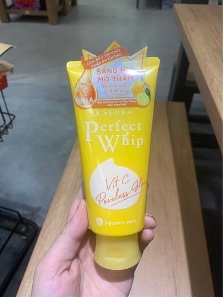 Sữa Rửa Mặt Senka Dưỡng Sáng Mờ Thâm (100g)