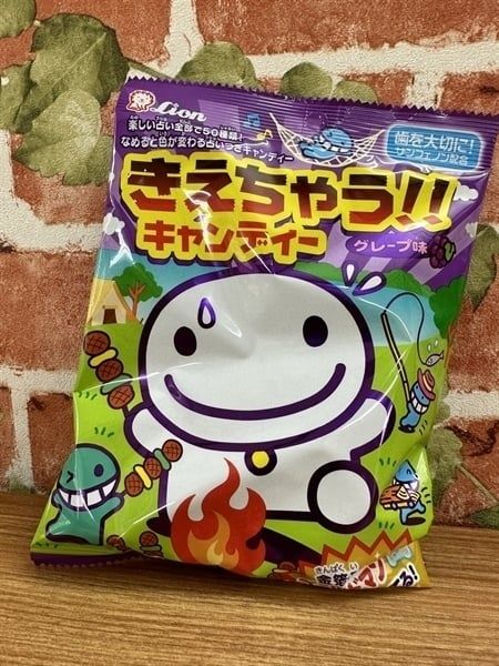 Kẹo nho đổi màu LION (89g)