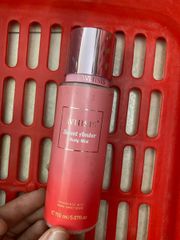 Xịt thơm body mist Whisis sweet Amber (150ml)