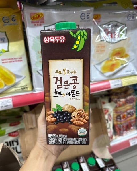 Sữa Óc Chó, Đậu Đen, Hạnh Nhân Hàn Quốc (950ml)