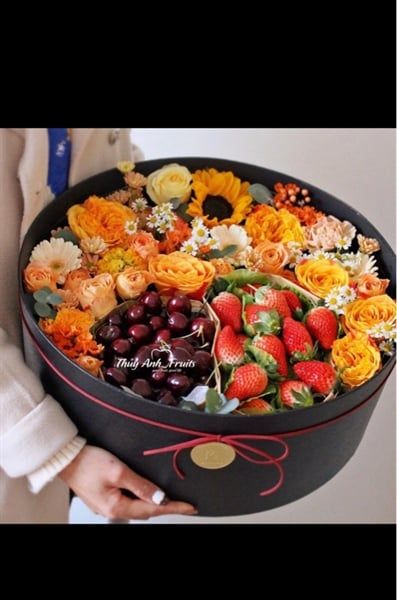 Hộp Tròn Đen Trái Cây ( lớn : 80k , trung : 60k , nhỏ : 40k )