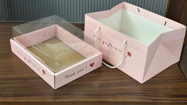 Hộp CHỮ NHẬT HỒNG có hoa KÈM TÚI