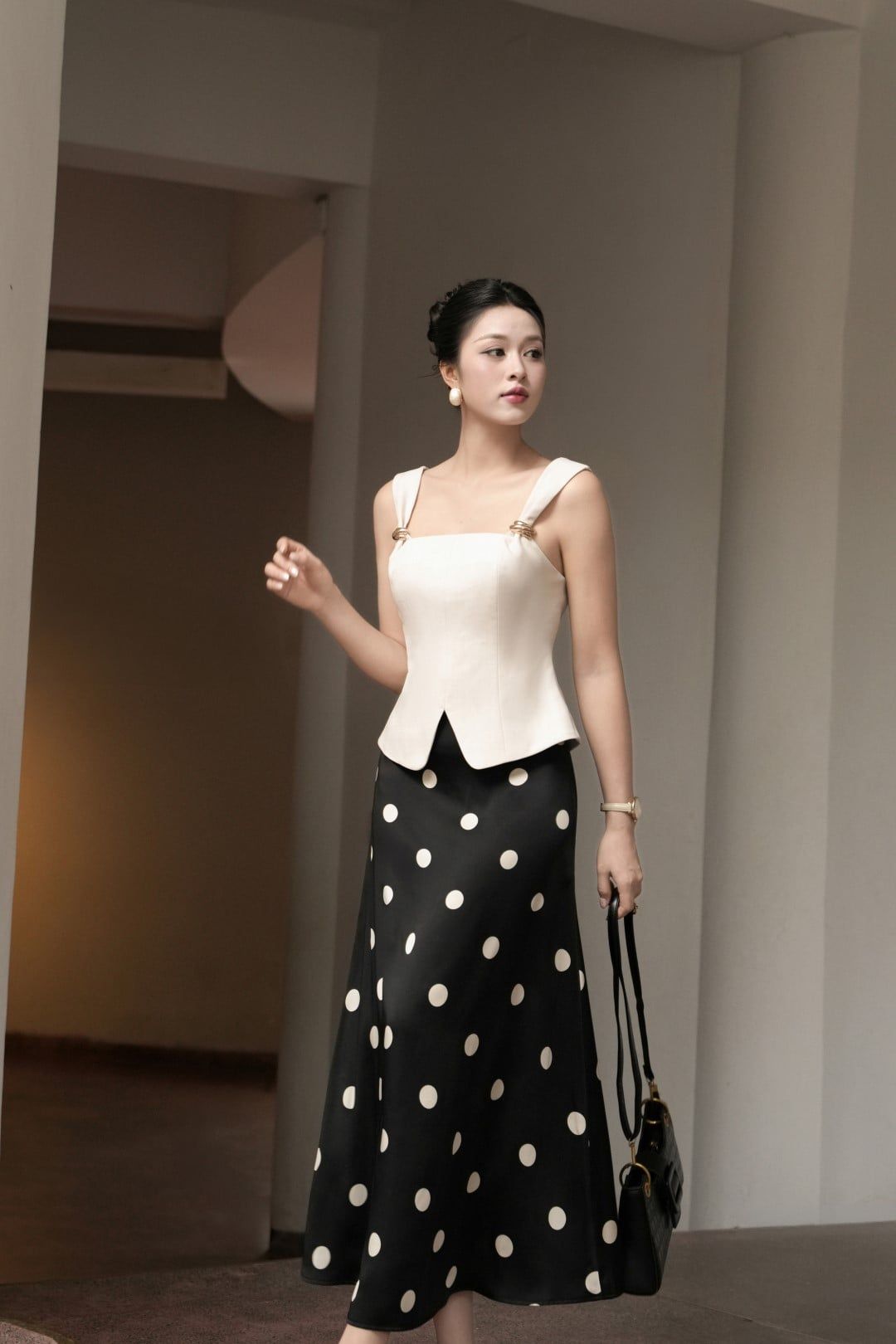  CHÂN VÁY LỤA A ĐUÔI CÁ CHẤM BI 