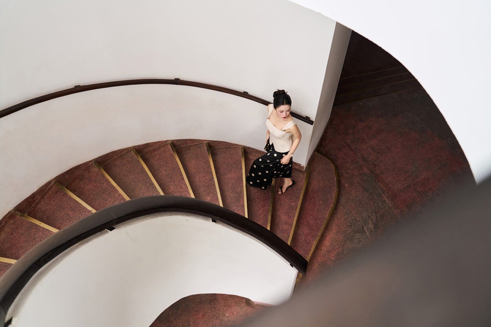  CHÂN VÁY LỤA A ĐUÔI CÁ CHẤM BI 