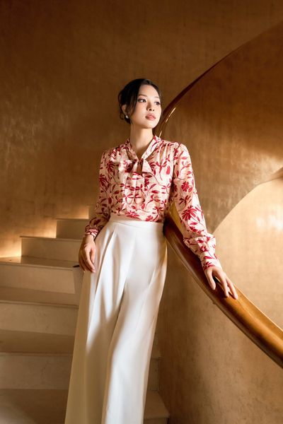  QUẦN TRẮNG KHÓA SƯỜN 