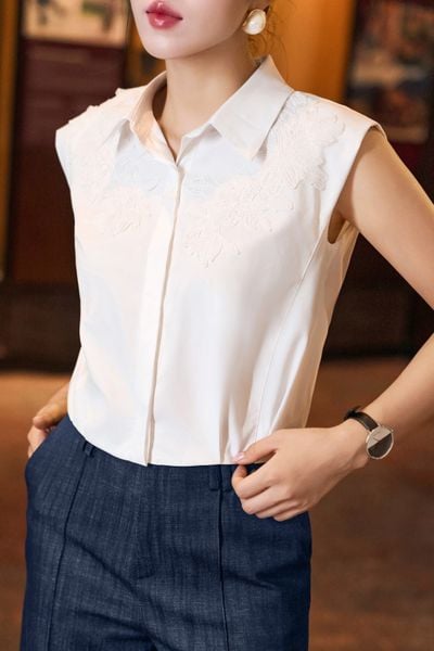  ÁO SƠ MI SÁT NÁCH ĐÍNH HOA THÂN TRƯỚC 