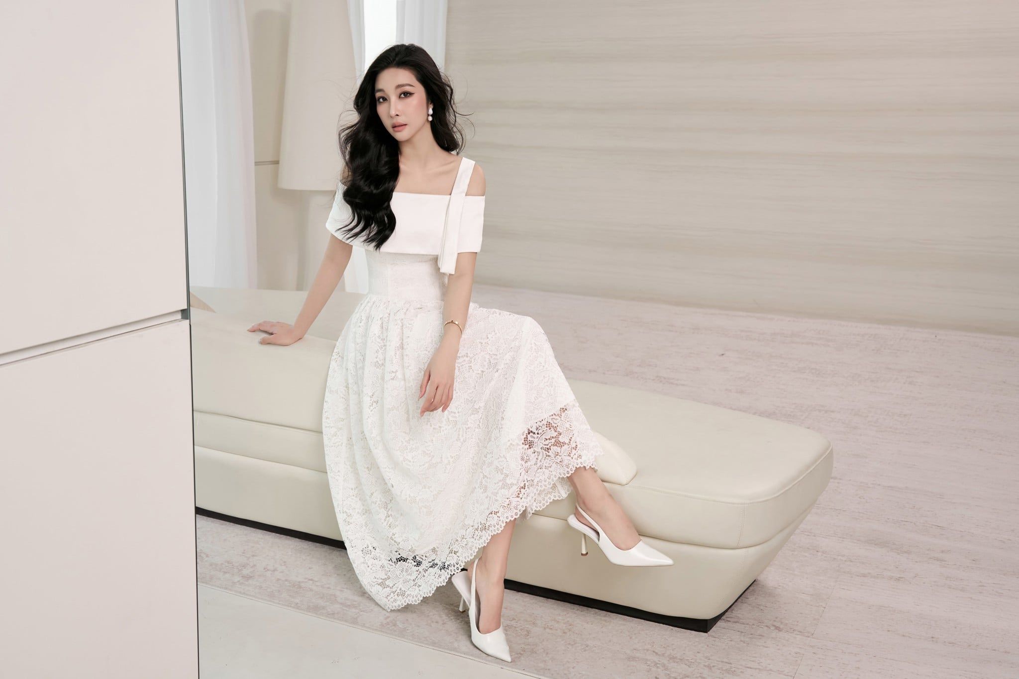  ĐẦM REN TRẮNG TRỄ VAI 