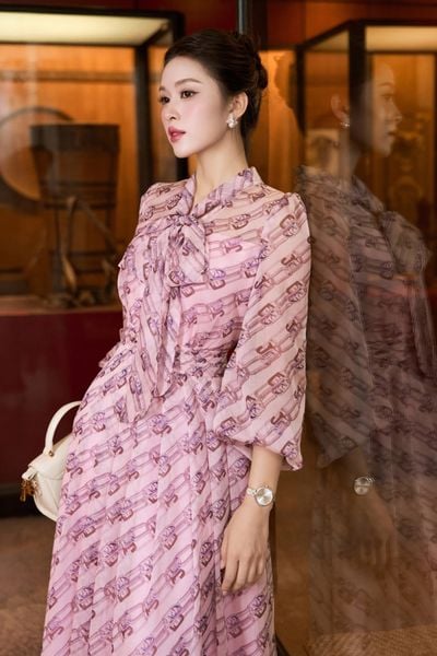  ĐẦM XÍCH HỒNG ĐAI EO RỜI 