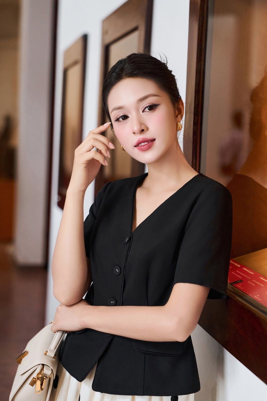  ÁO VEST CỔ V LÉ NẸP, CỔ 