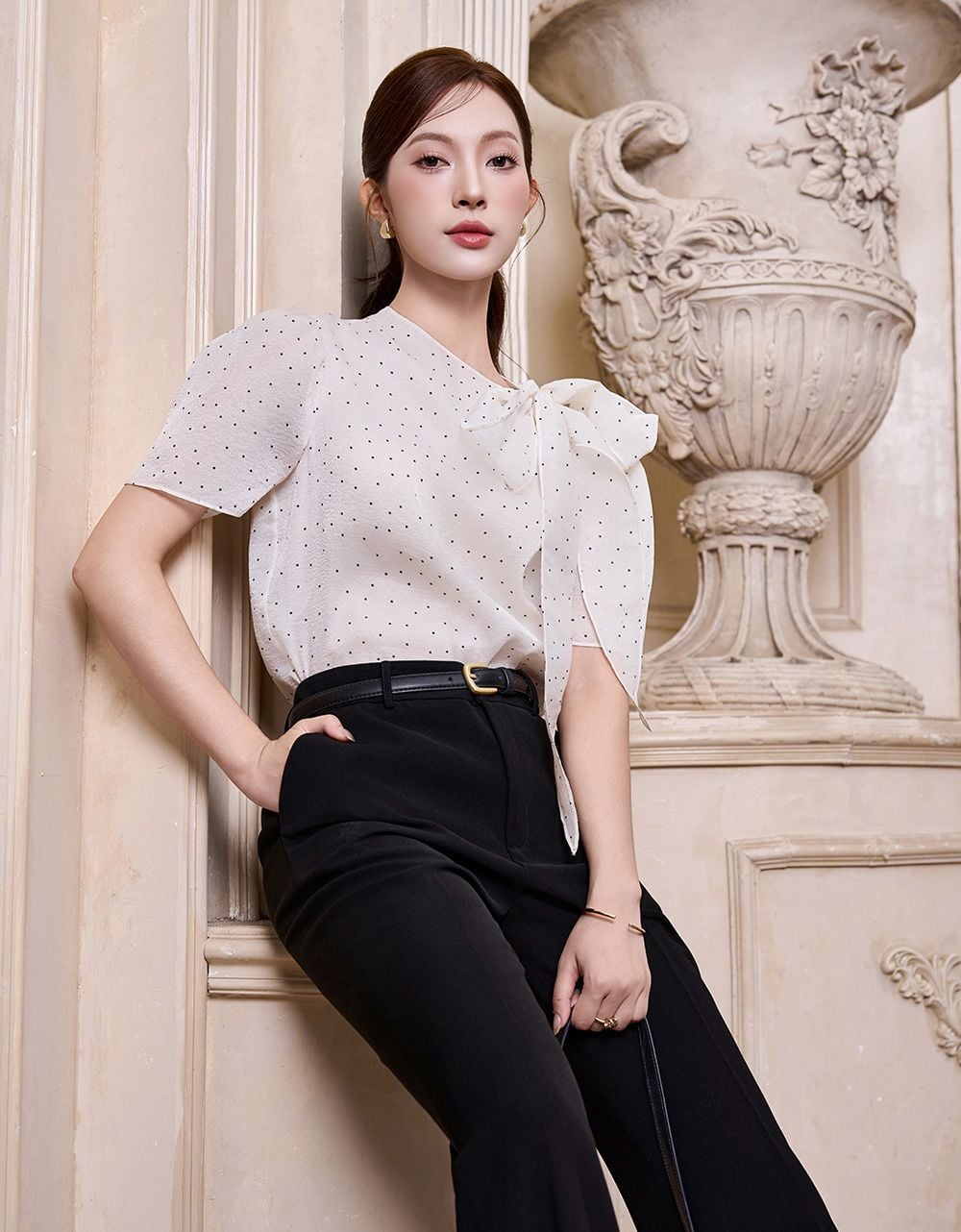  ÁO TƠ KEM CHẤM BI NƠ CỔ LỆCH 