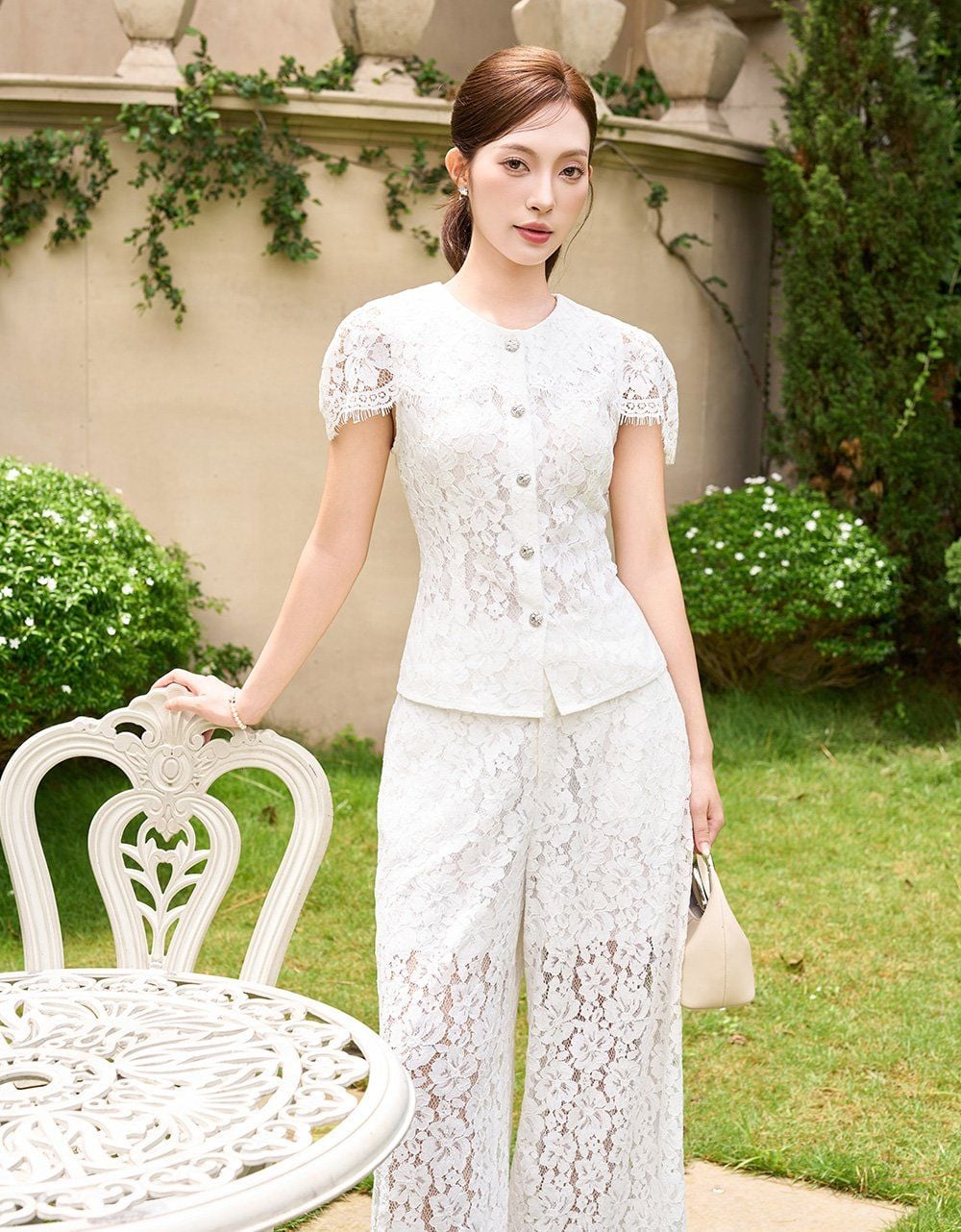  ÁO REN HOA TRẮNG CỔ CAPE 