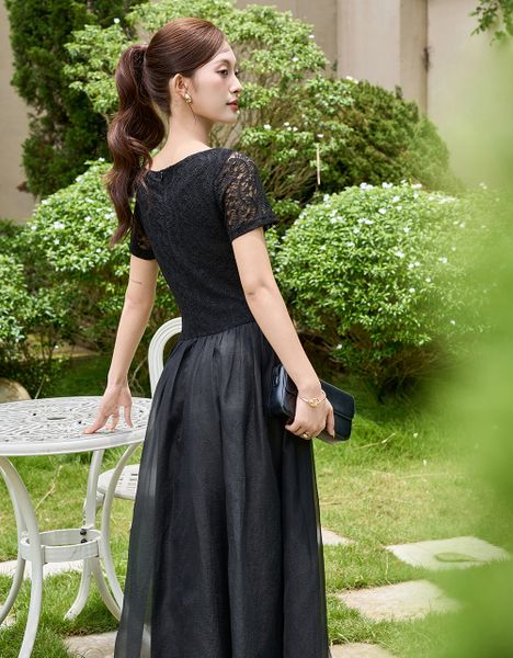  ĐẦM REN ĐEN CHÂN TƠ XẾP NHÚN CỔ 