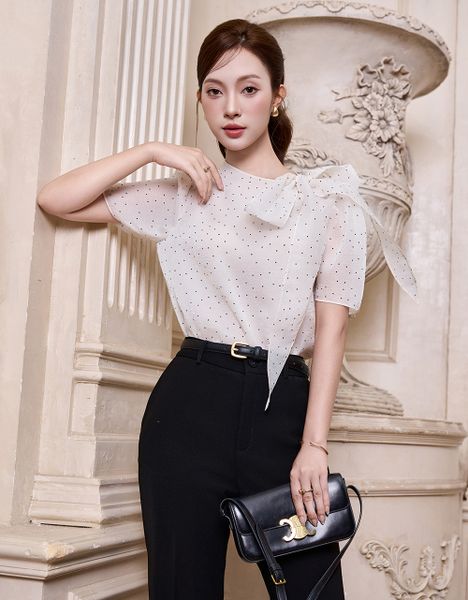  ÁO TƠ KEM CHẤM BI NƠ CỔ LỆCH 