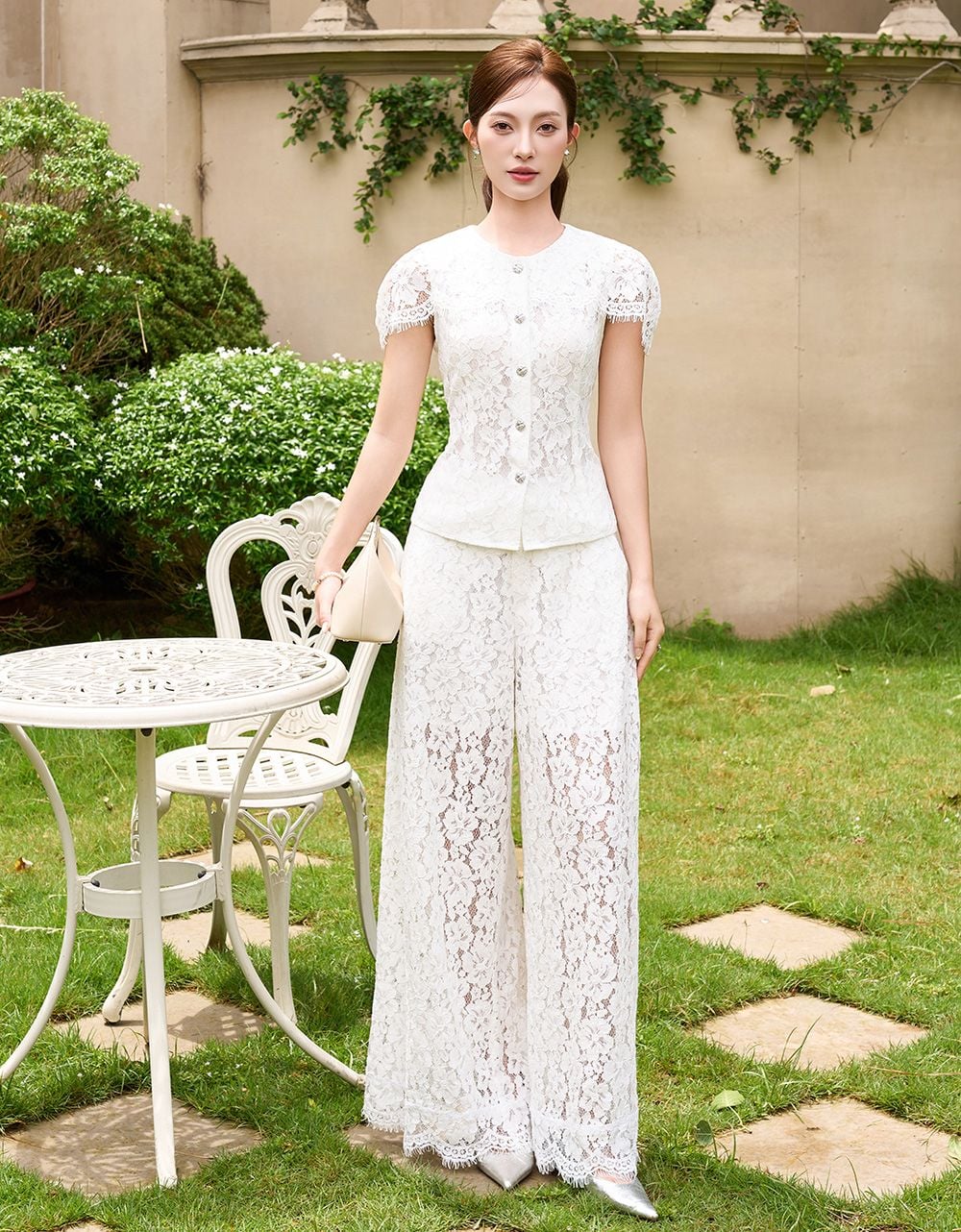  ÁO REN HOA TRẮNG CỔ CAPE 