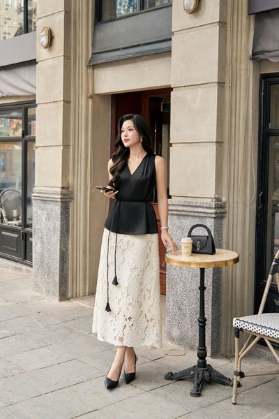 CHÂN VÁY REN HỌA TIẾT HOA NỔI PHỐI CẠP 