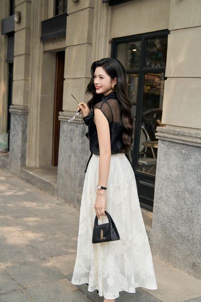  CHÂN VÁY TƠ HOA HỌA TIẾT HOA NỔI 