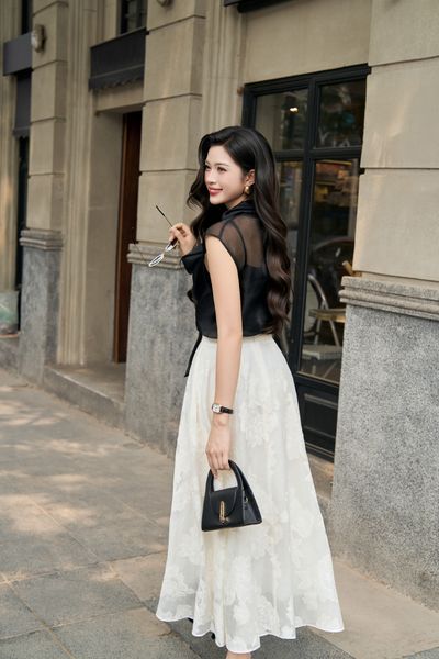  ÁO TƠ SÁT NÁCH NƠ CỔ 