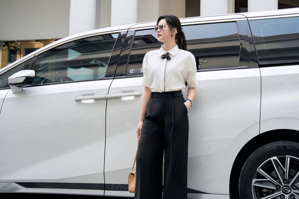  SM TRẮNG TAY PHỒNG ĐÍNH HOA CỔ 