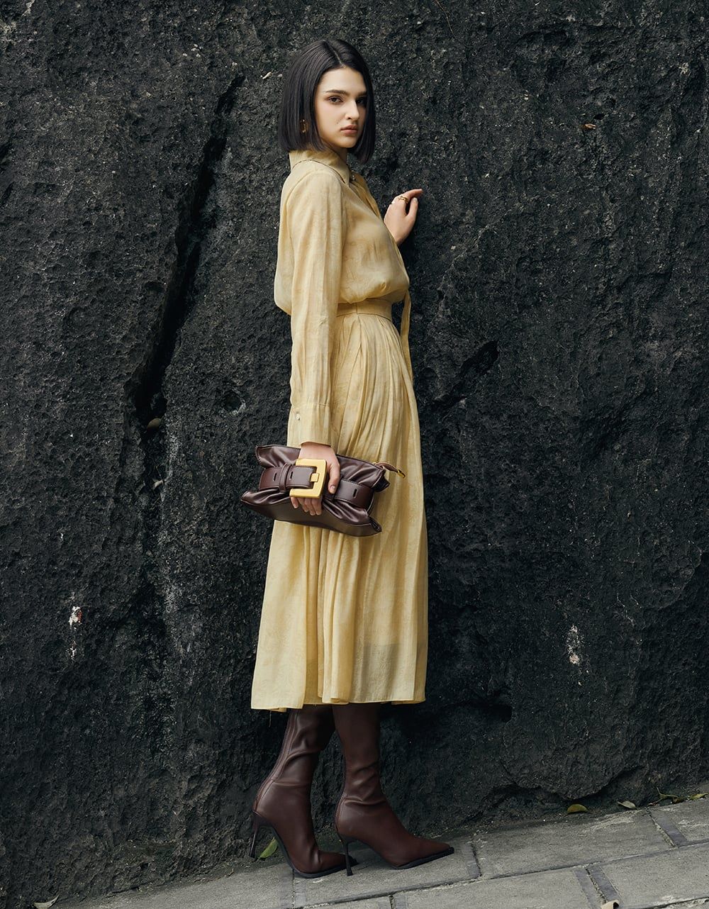  CHÂN VÁY TƠ VÀNG HOA CHÌM XẾP LY 