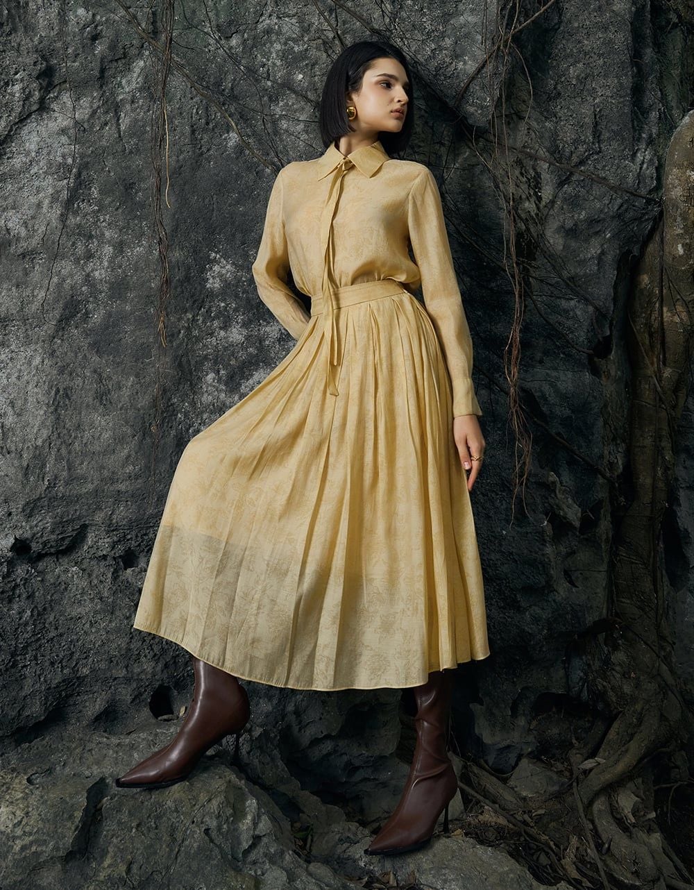  CHÂN VÁY TƠ VÀNG HOA CHÌM XẾP LY 