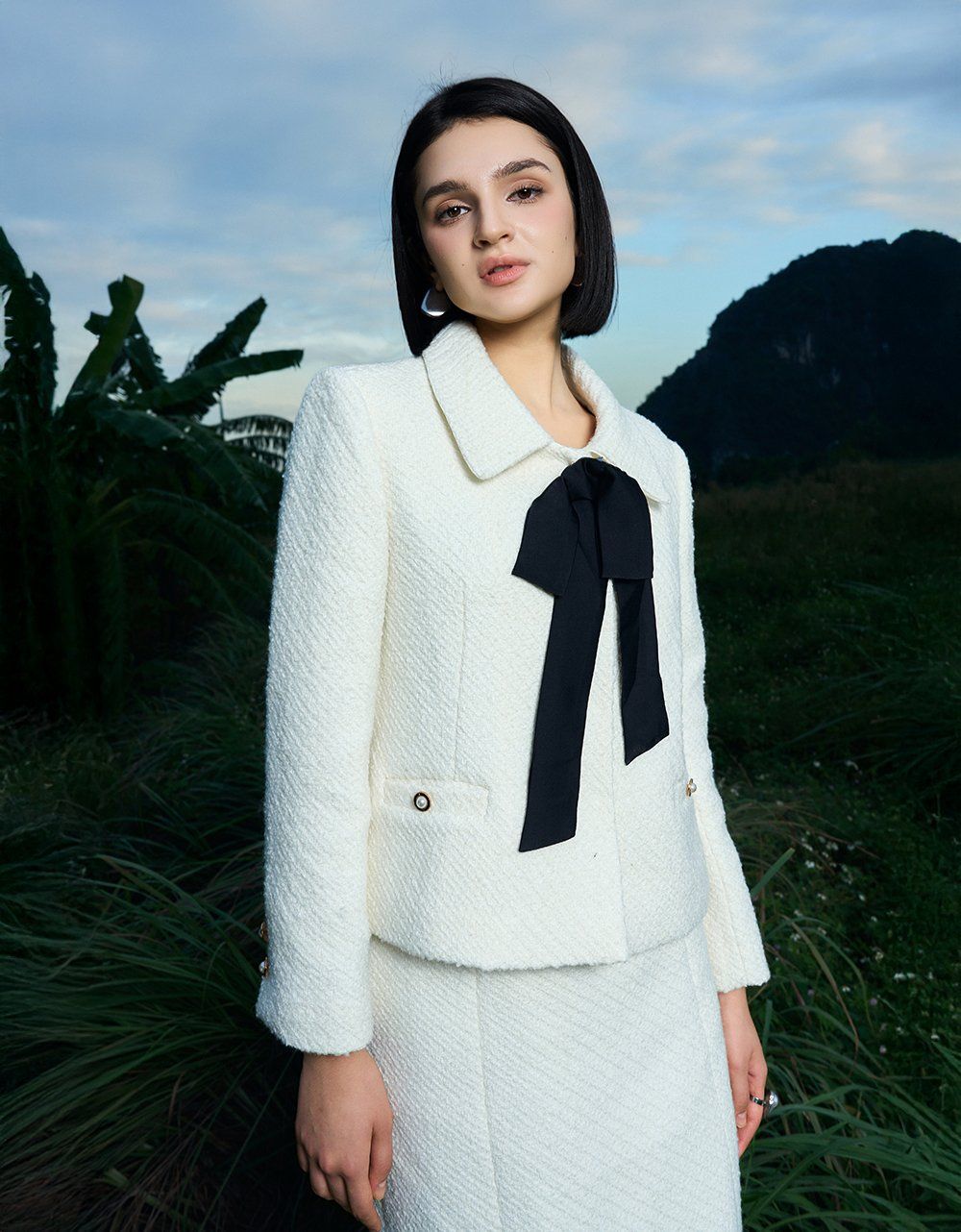  VEST DẠ TWEED SỢI NỔI TRẮNG DÂY NƠ LỤA ĐEN 