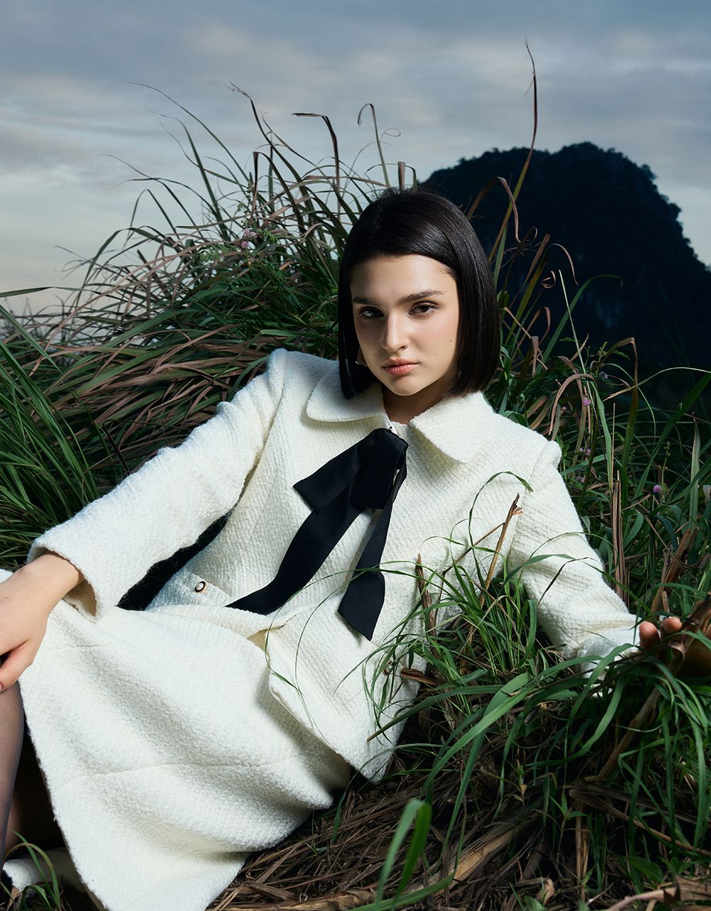  VEST DẠ TWEED SỢI NỔI TRẮNG DÂY NƠ LỤA ĐEN 