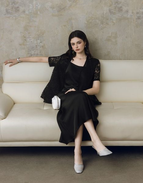  ÁO KHOÁC TƠ PHỦ REN HOA ĐEN 