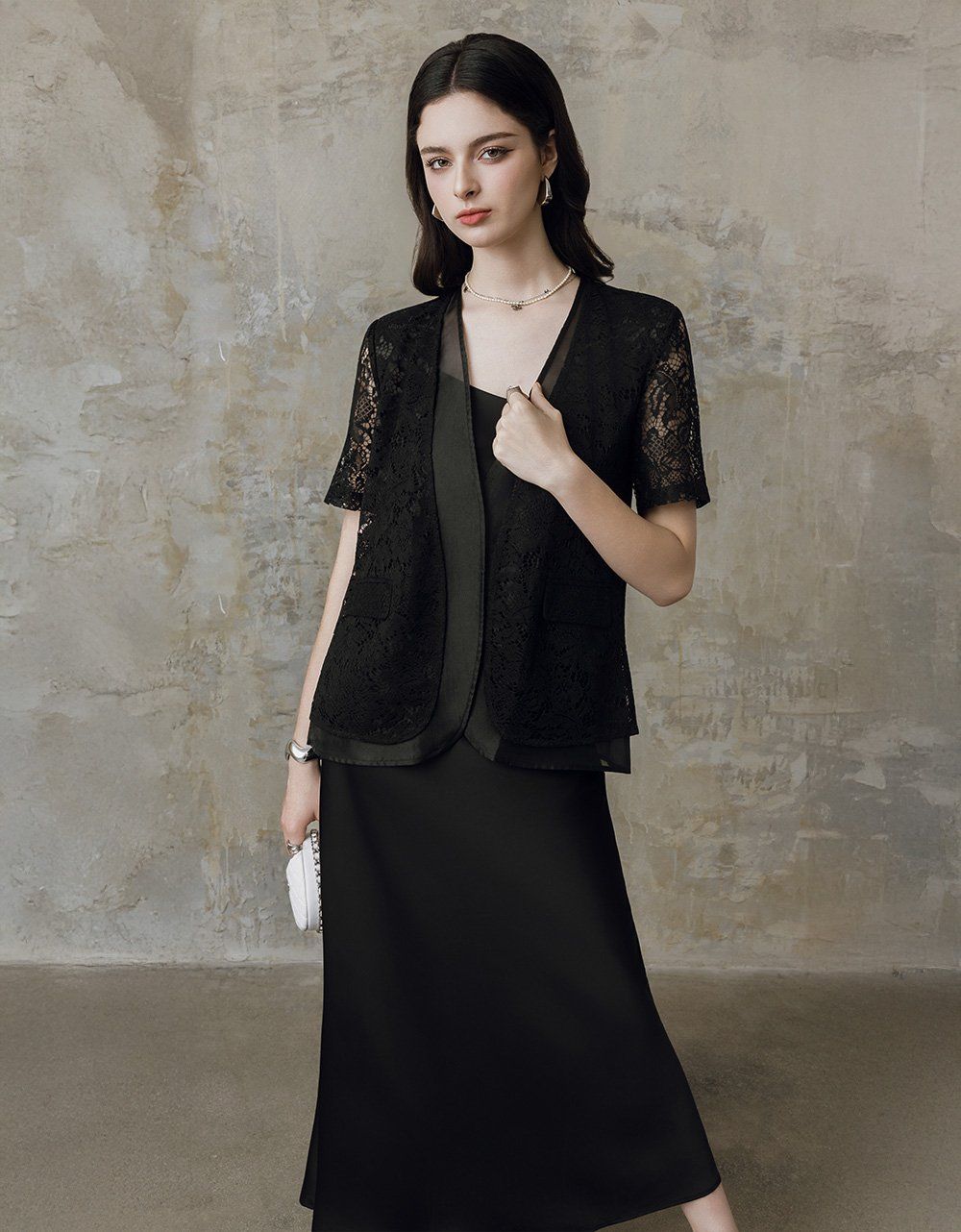  ÁO KHOÁC TƠ PHỦ REN HOA ĐEN 