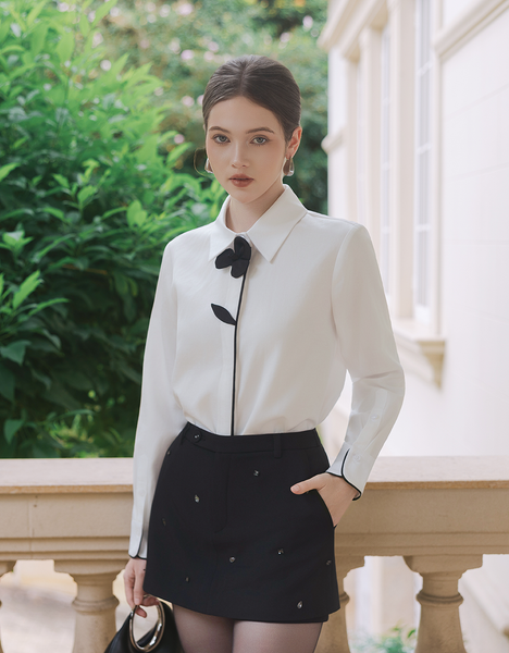  ÁO SƠ MI TRẮNG VIỀN LỤA ĐEN HOA CỔ 