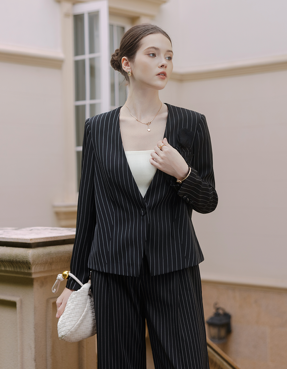  VEST ĐEN KẺ TRẮNG DÀI TAY ĐÍNH HOA TULIP 