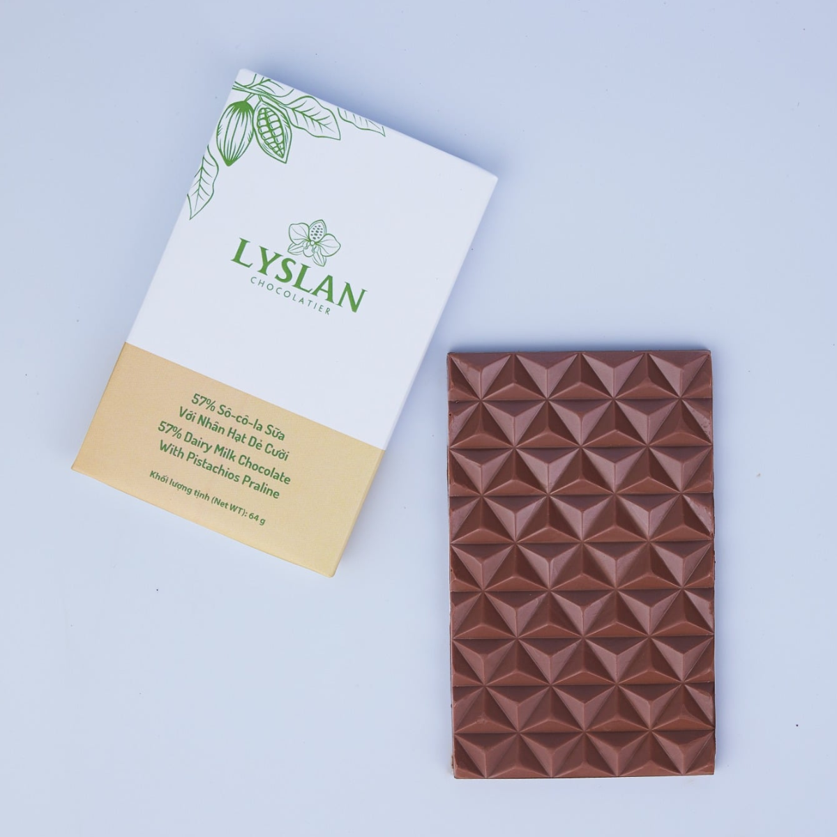 57% Sô-cô-la Sữa với Nhân Hạt Dẻ Cười LysLan - Thanh 64g