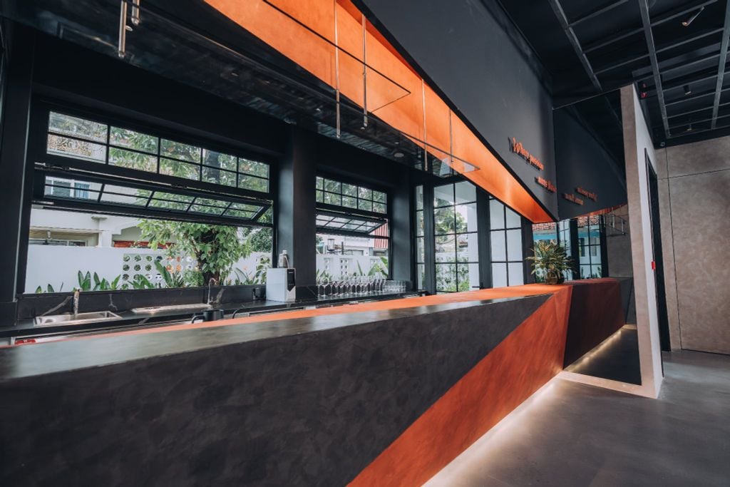  Bar Counter Space Rental 
