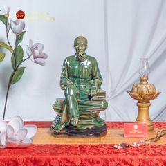Tượng Bác Hồ Ngồi Bệ Đá