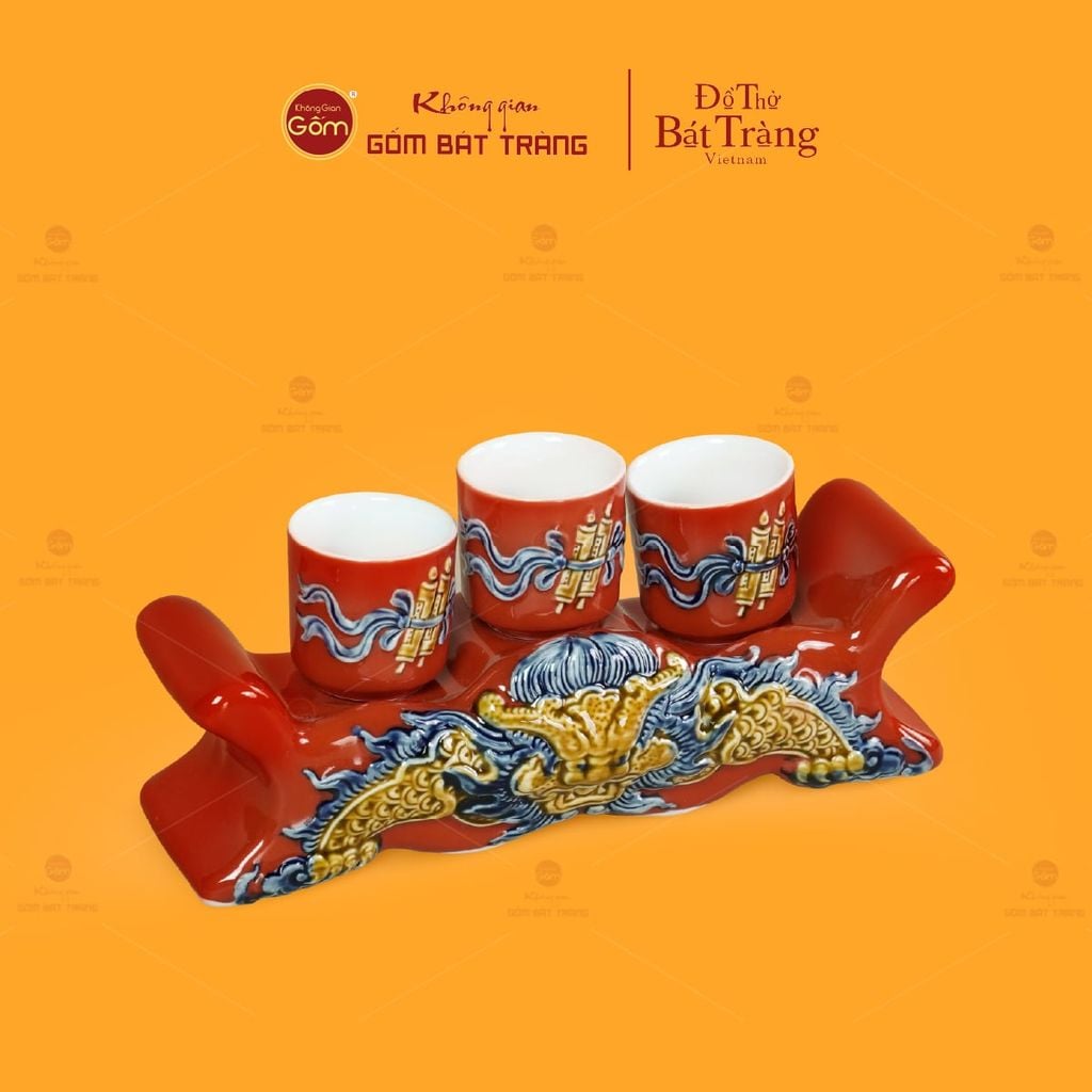 Bộ Kỷ Ngai 3 Chén Thờ Men Đỏ Họa Tiết Cuốn Thư