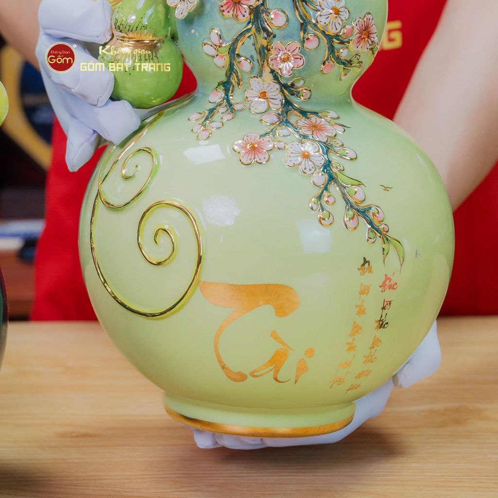 Bình Hồ Lô Xanh Cốm Đắp Nổi Vẽ Vàng Tài Lộc