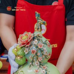 Bình Hồ Lô Xanh Cốm Đắp Nổi Vẽ Vàng Tài Lộc