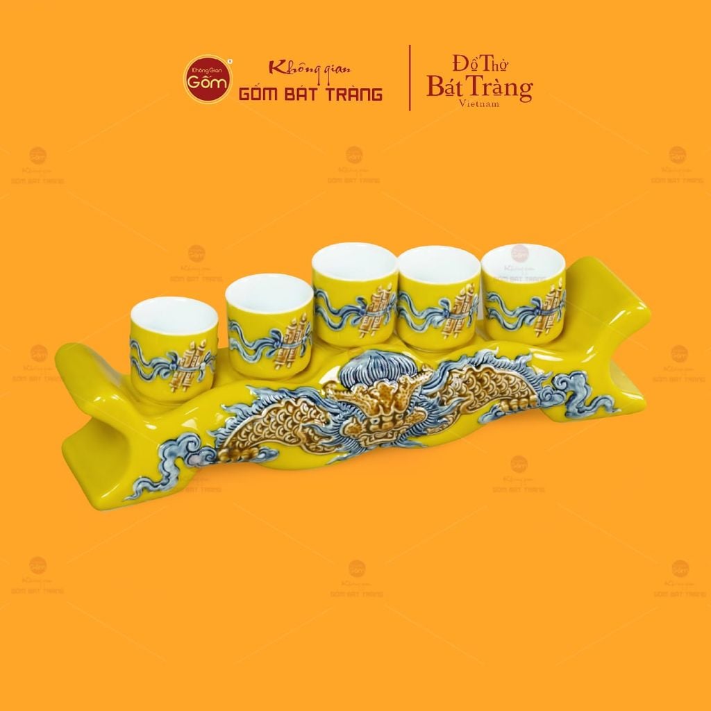 Bộ Kỷ Ngai 5 Chén Thờ Men Vàng Họa Tiết Cuốn Thư
