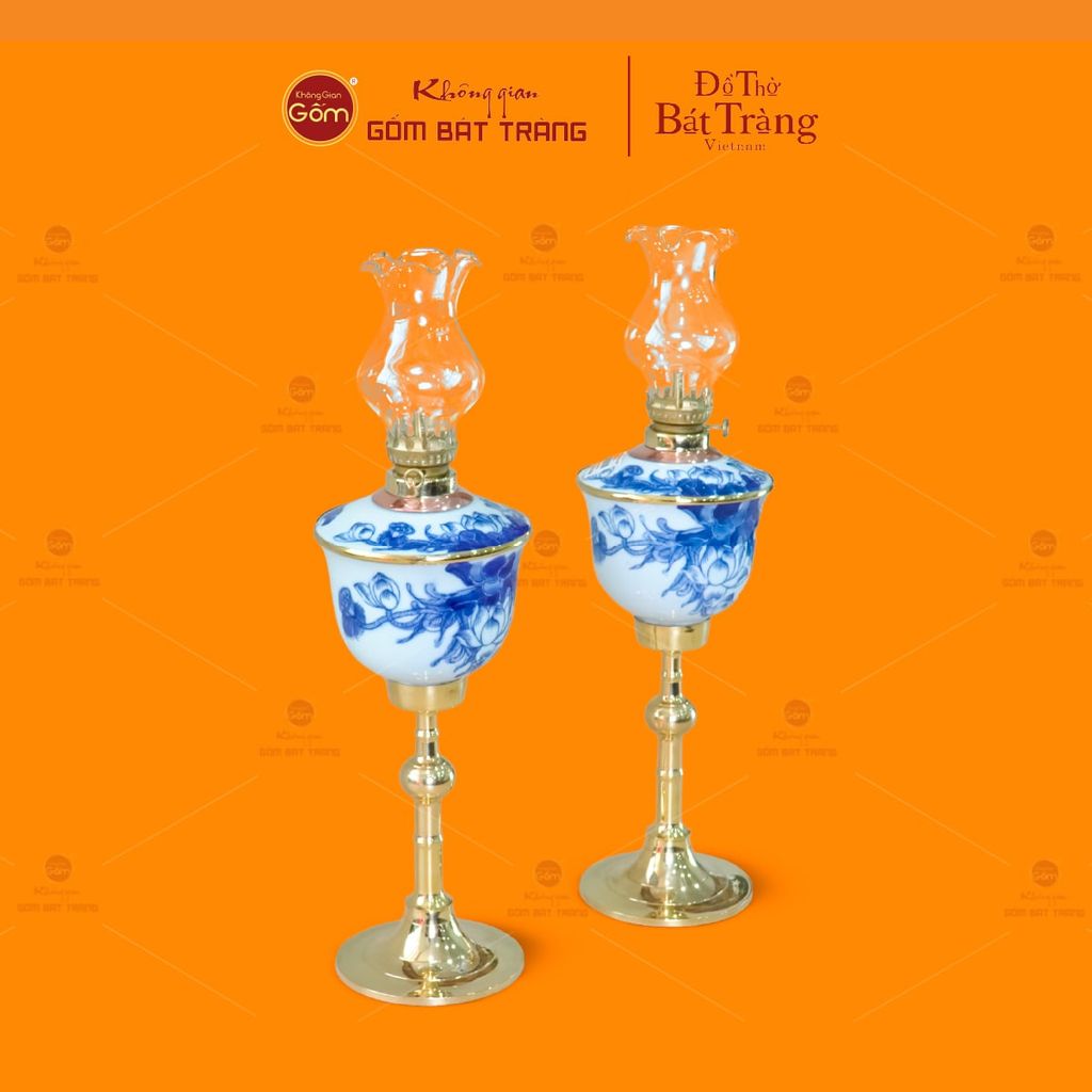 Đèn Dầu Thờ Chân Đồng Dáng Bầu Men Lam Vẽ Sen