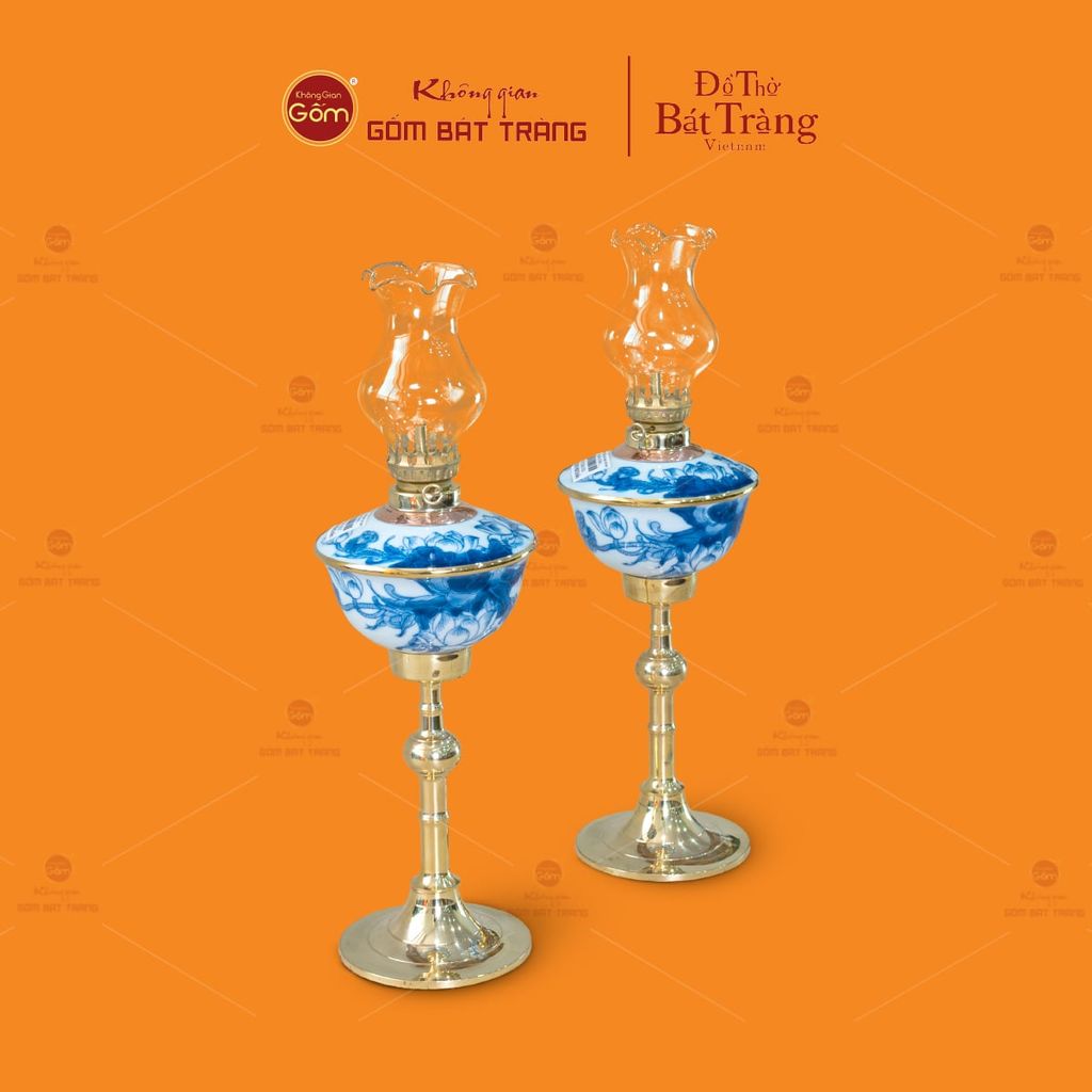Đèn Dầu Thờ Chân Đồng Dáng Chén Men Lam Vẽ Sen