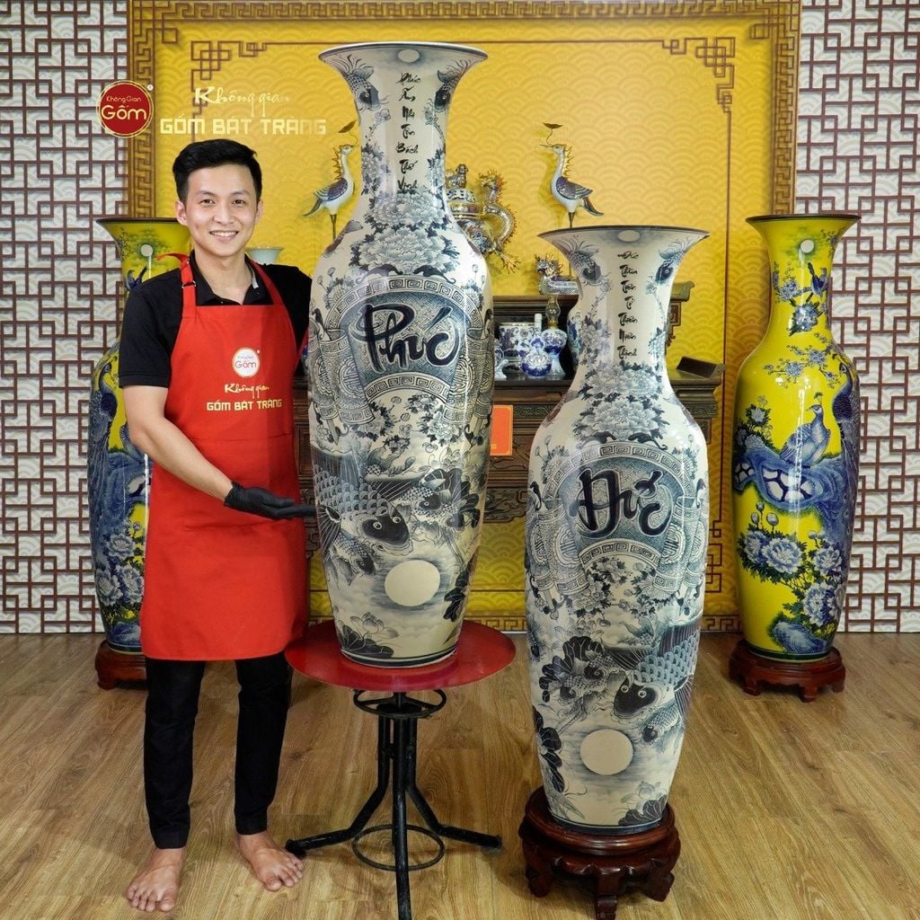 Lộc Bình 1M4 Men Chàm Cổ Vẽ Kỹ Họa Tiết Phúc Đức