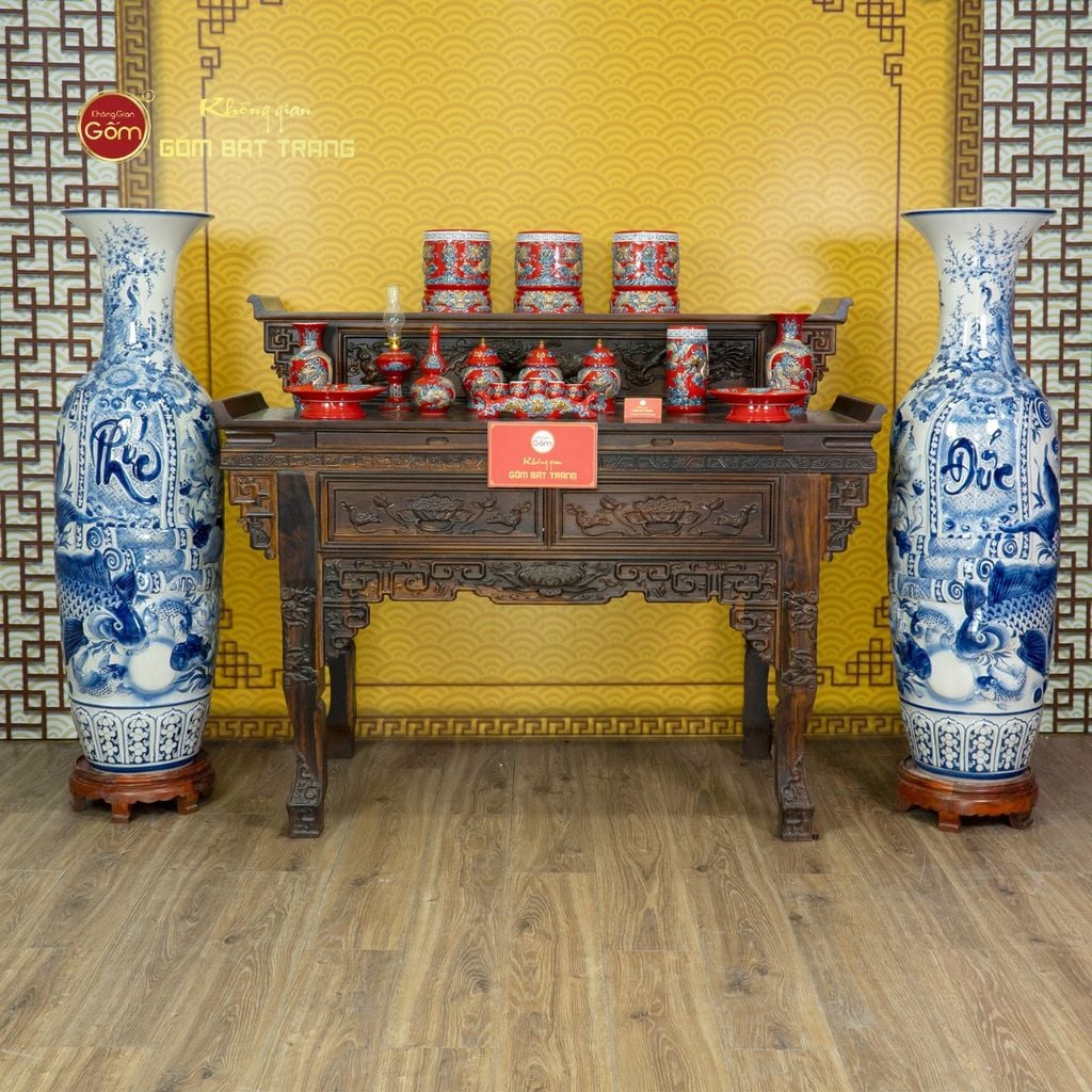 Lộc Bình 1M4 Men Lam Nổi Họa Tiết Phúc Đức Công Ngư Hội Tụ