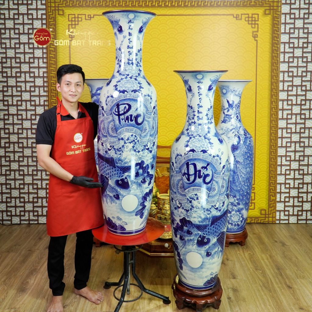 Lộc Bình 1M4 Men Lam Vẽ Kỹ Họa Tiết Phúc Đức