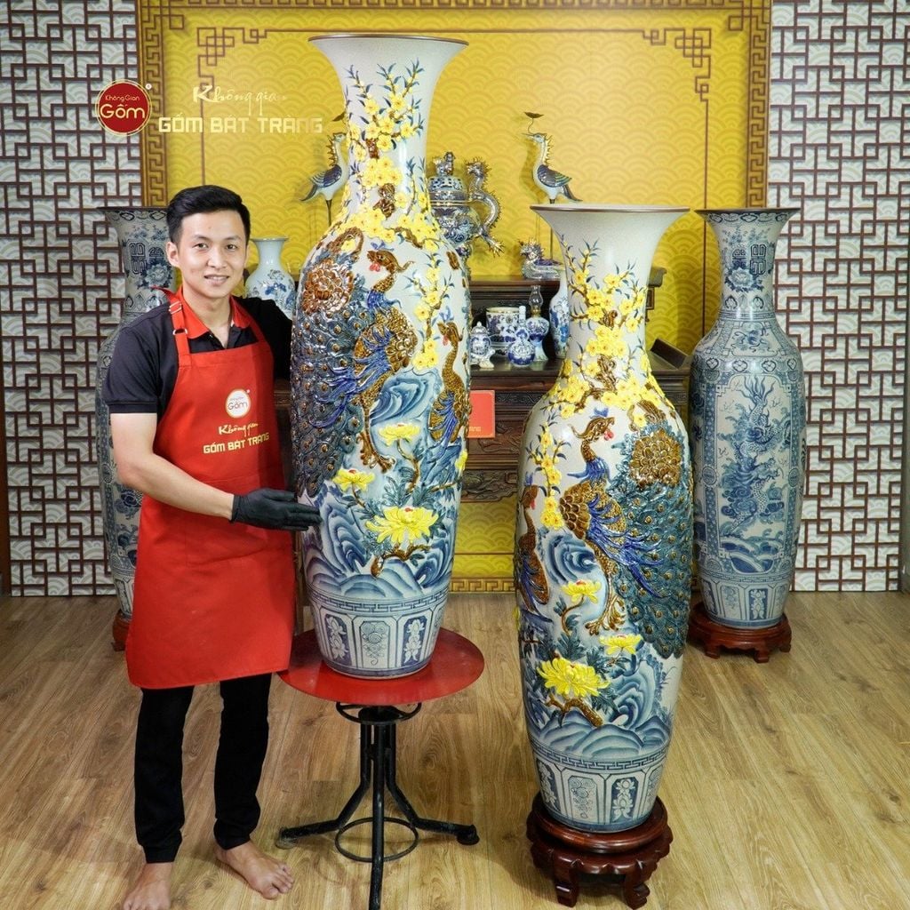 Lộc Bình 1M4 Men Rạn Đắp Nổi Họa Tiết Công Đào