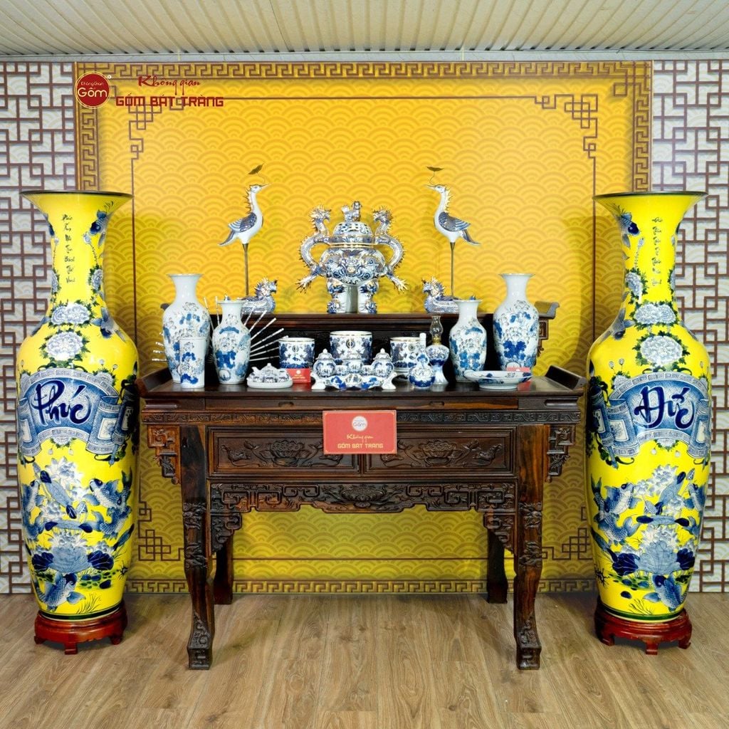 Lộc Bình 1M6 Men Vàng Họa Tiết Phúc Đức